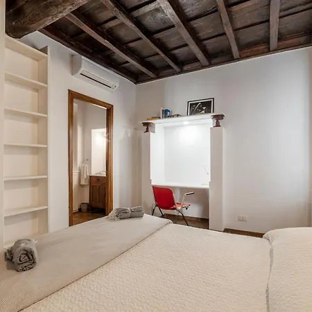 Guesthost - Colosseo & Fori Imperiali Wooden Flat Apartamento Roma