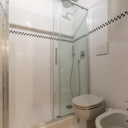 Guesthost - Colosseo & Fori Imperiali Wooden Flat Appartement